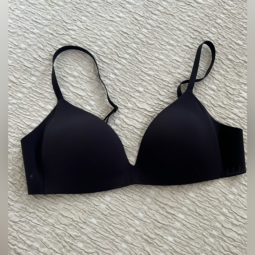 Lululemon Padded T-shirt Bra/ Black/ 34B / never worn / to small for me.